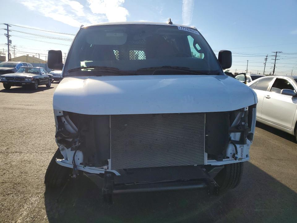 2025 GMC Savana G3500 Delivery van