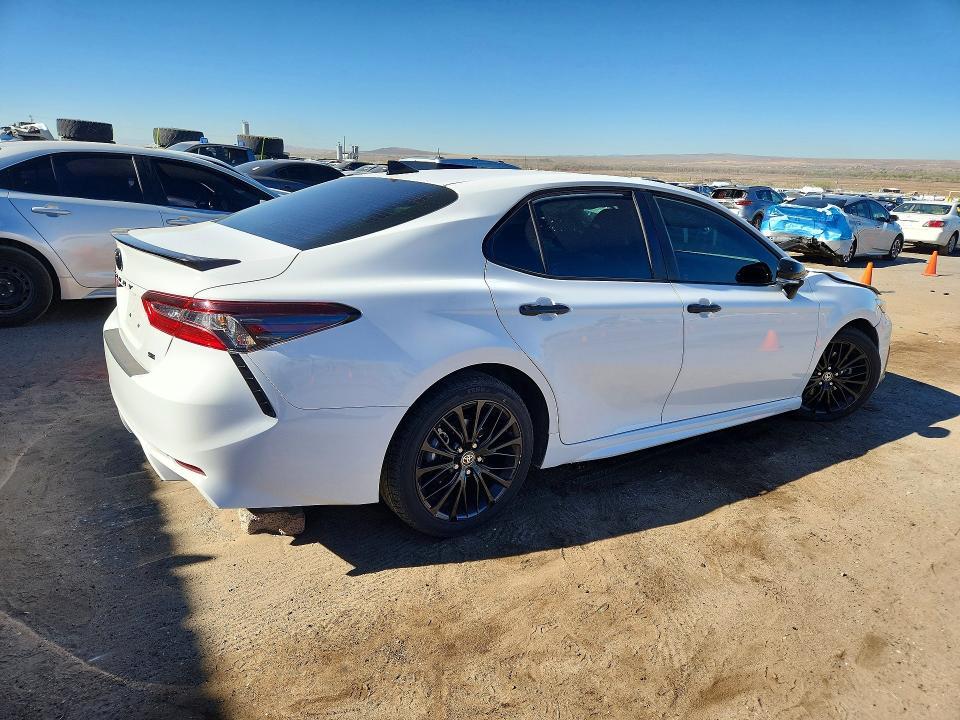 2022 Toyota Camry Hybrid se Nightshade