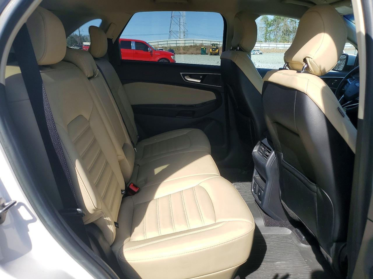 2019 Ford Edge sel