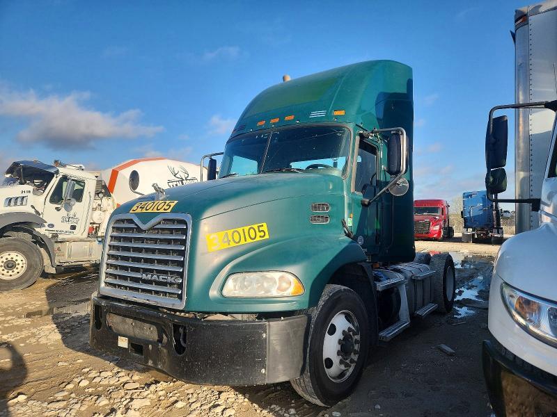 2015 Mack CXU612 Semi Truck