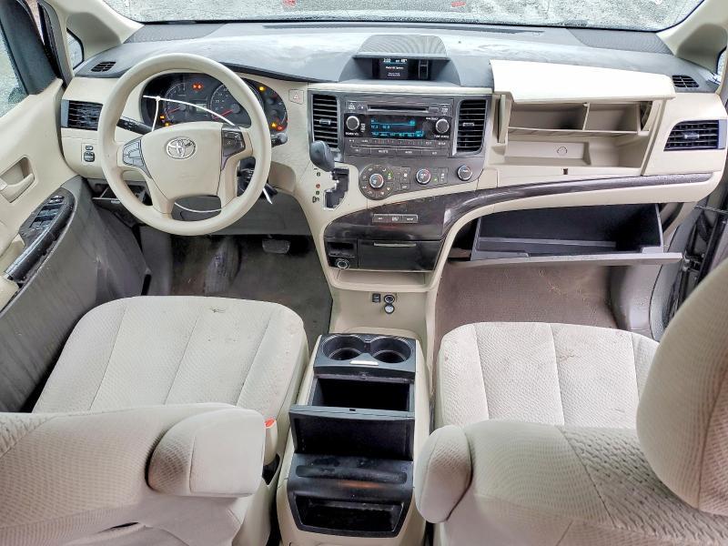 2011 Toyota Sienna le 7-passenger