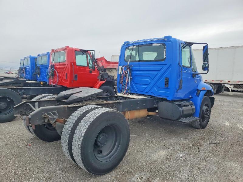 2002 International 4400 Semi Truck