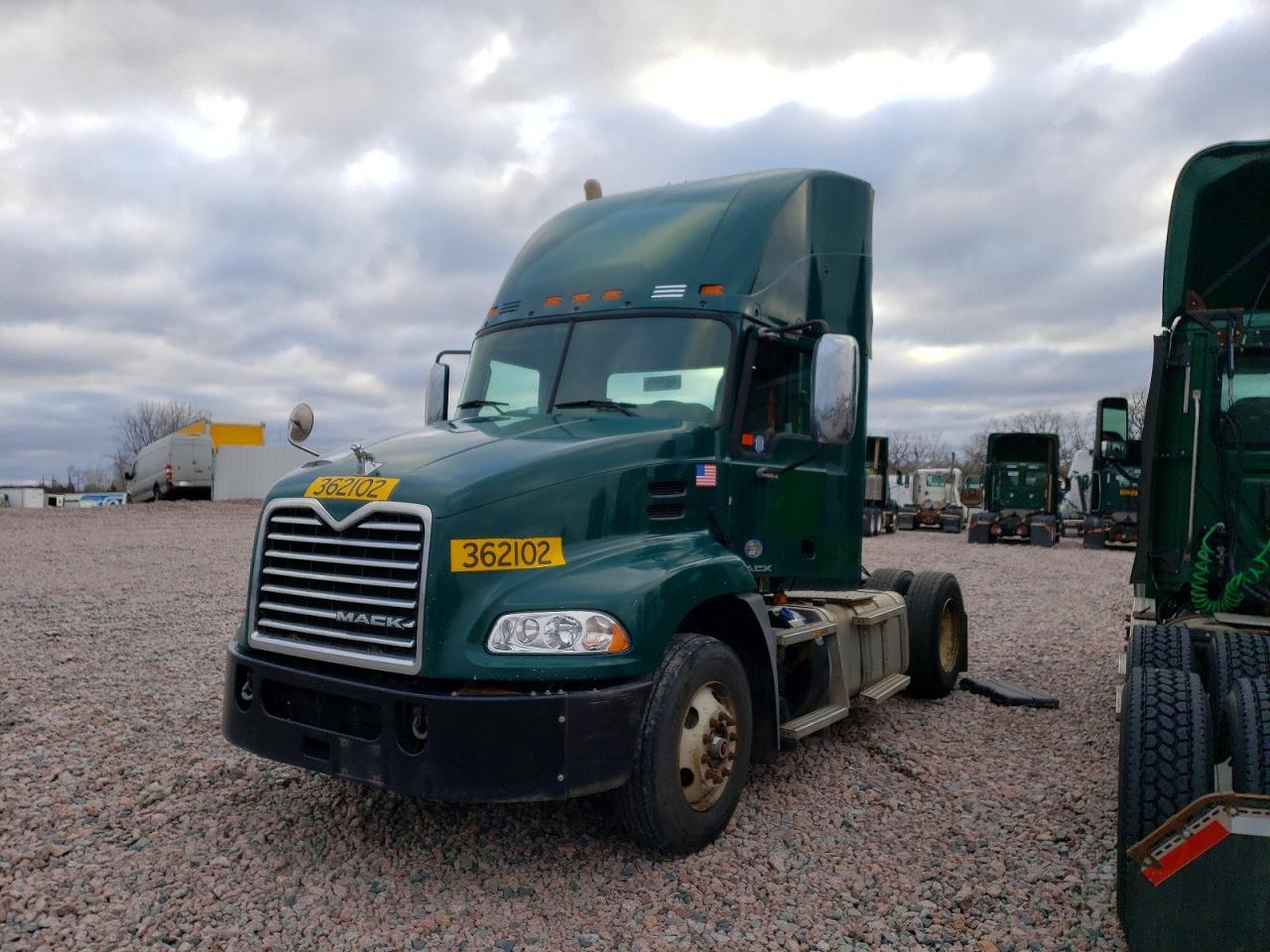 2017 Mack CXU612 Semi Truck
