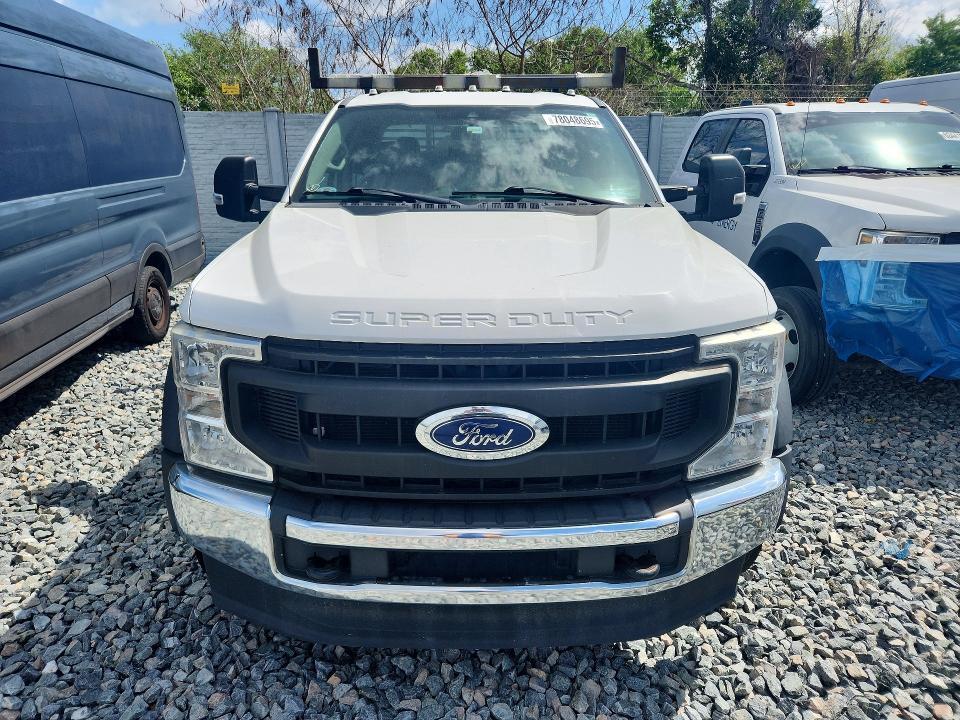 2020 Ford F550 Super Duty Flatbed Truck