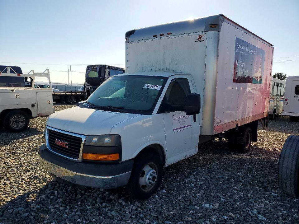 2014 GMC Savana box Truck