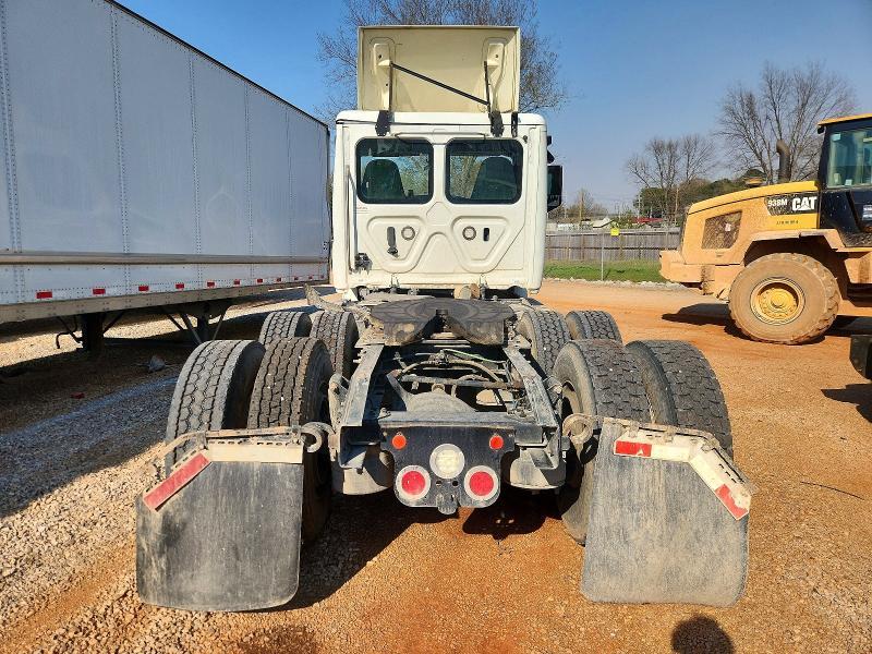 2019 Freightliner Cascadia 126 Semi Truck
