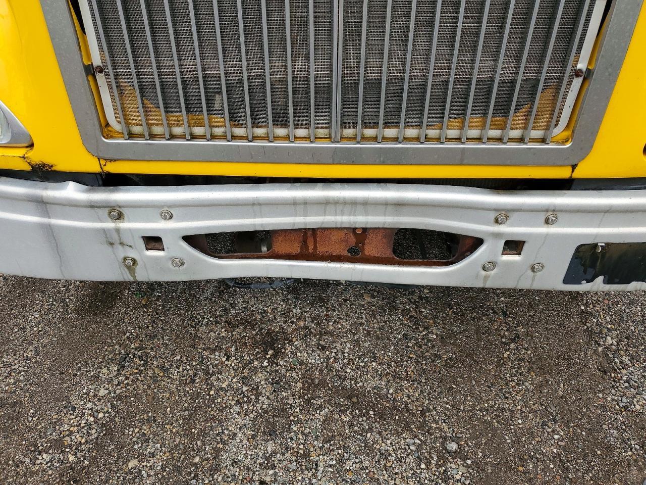 2005 International 9400I Semi Truck