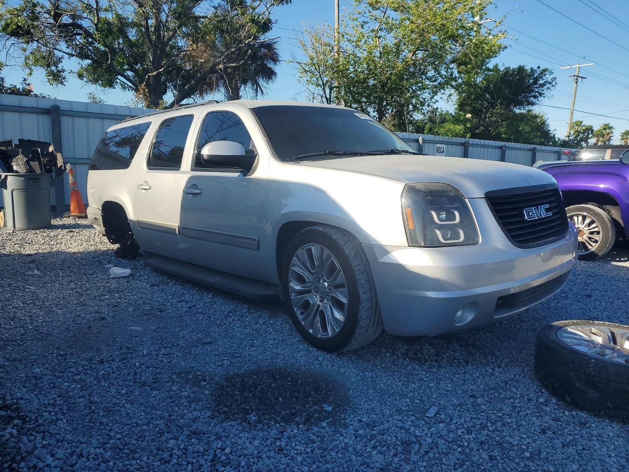 2013 GMC Yukon xl C1500 slt