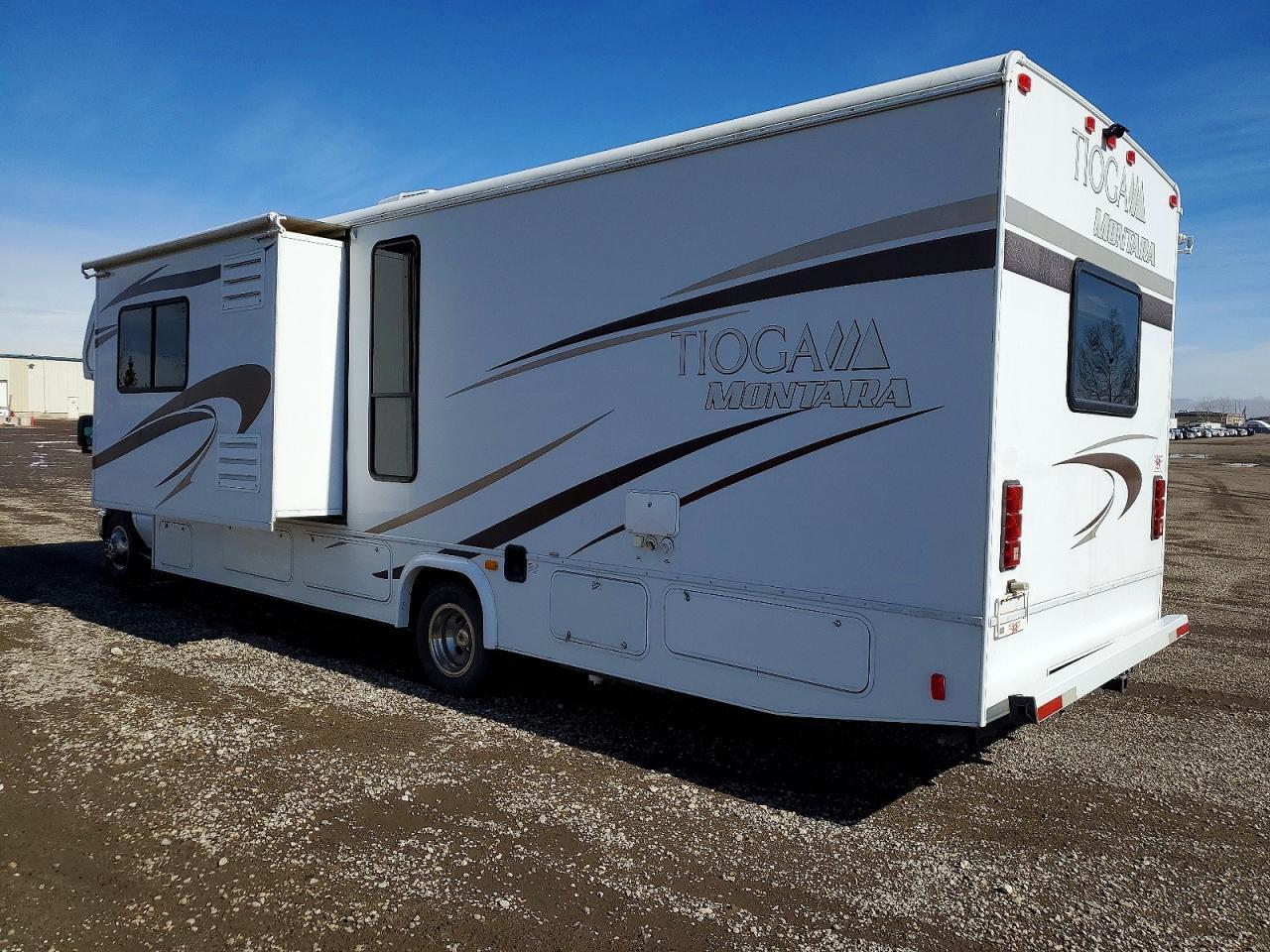 2013 Ford Econoline E450 Super Duty Cutaway Van