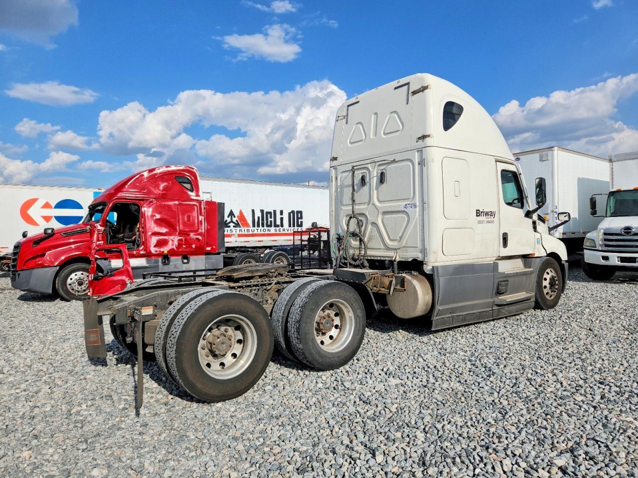 2020 Freightliner Cascadia 126 Semi Truck