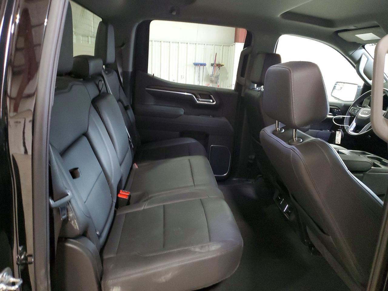 2025 GMC Sierra K1500 SLT