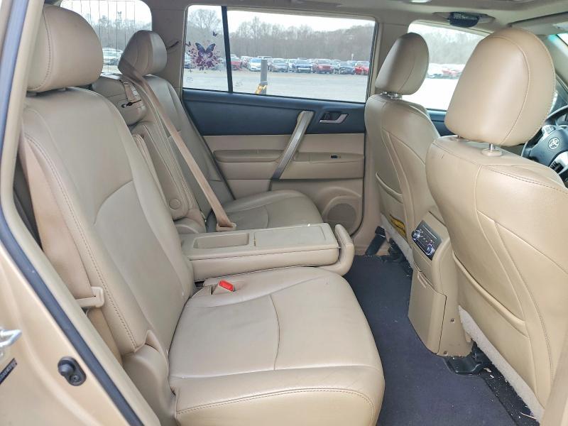 2012 Toyota Highlander se