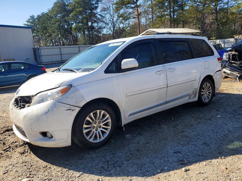 2012 Toyota Sienna xle 8-passenger