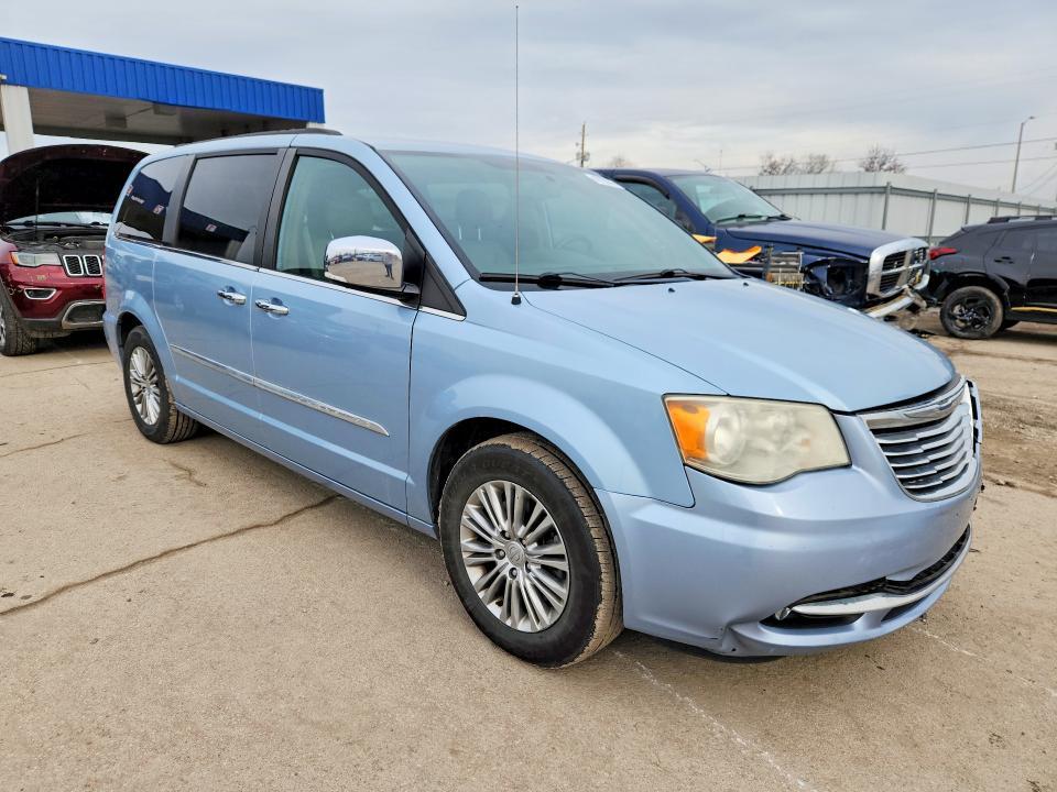2013 Chrysler Town & Country Touring l