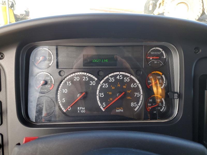 2016 Freigliner 2016 Freightliner Business Class M2 BOX Truck
