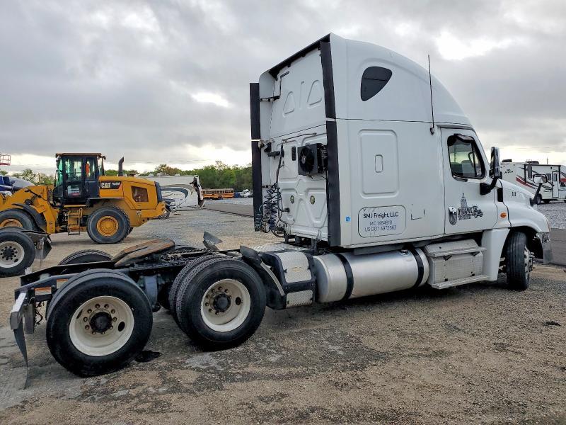 2013 Freigliner 2013 Freightliner Cascadia 1-semi Truck