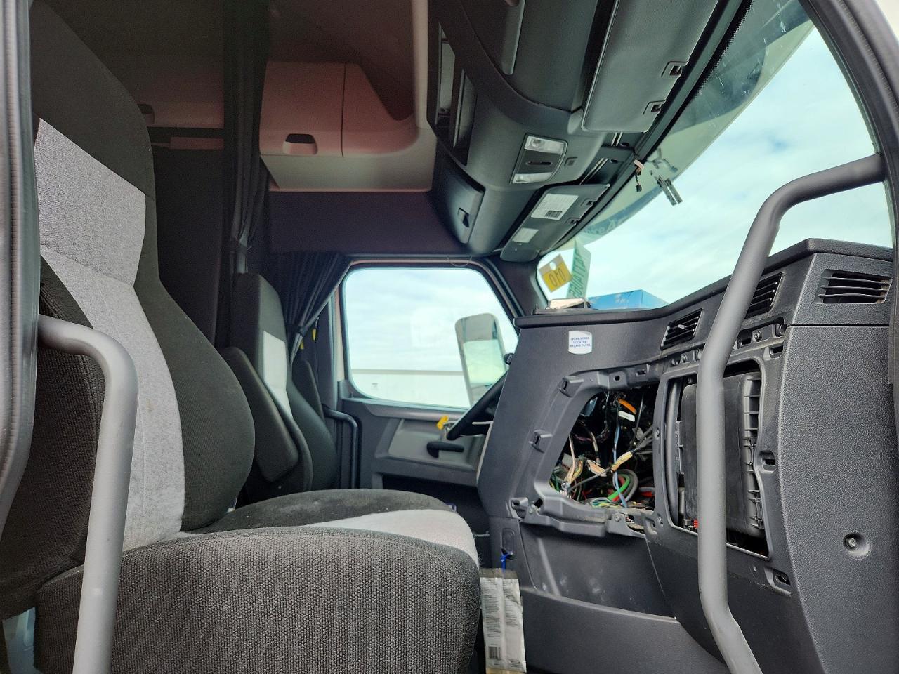 2020 Freightliner Cascadia 126 Semi Truck