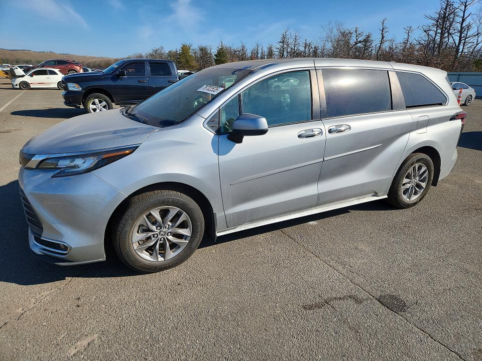 2021 Toyota Sienna xle 7-passenger