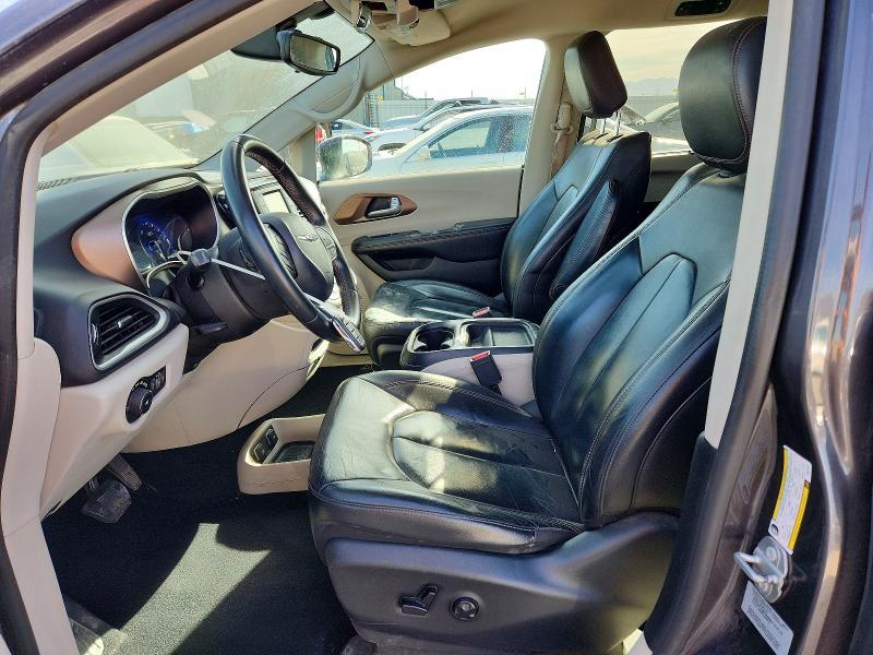 2017 Chrysler Pacifica Touring l