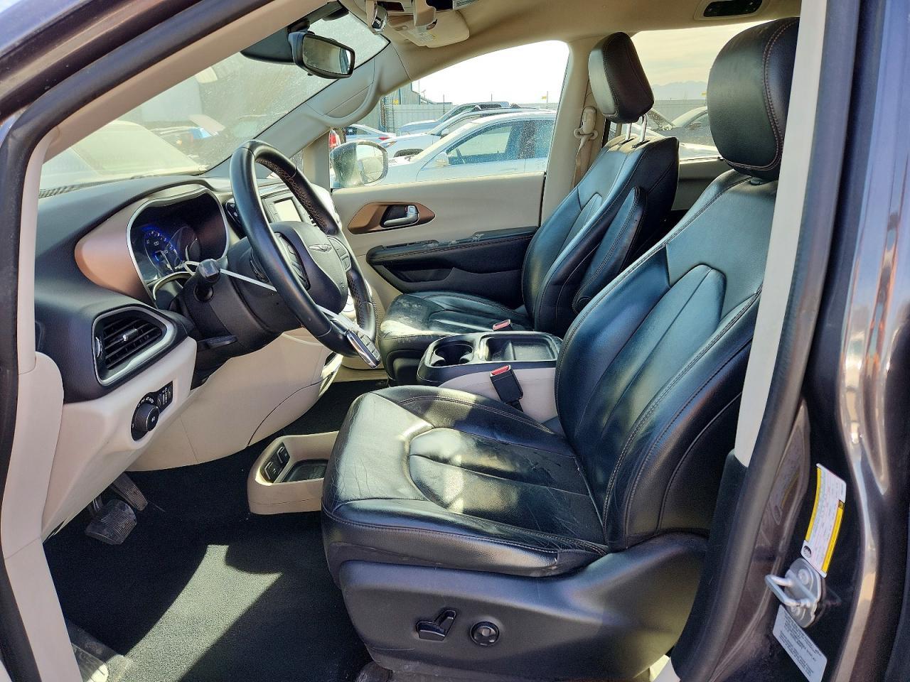 2017 Chrysler Pacifica Touring l