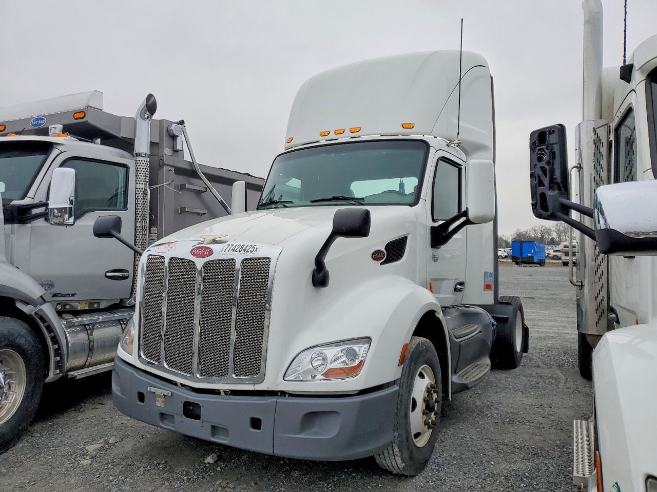 2018 Peterbilt 579 Semi Truck