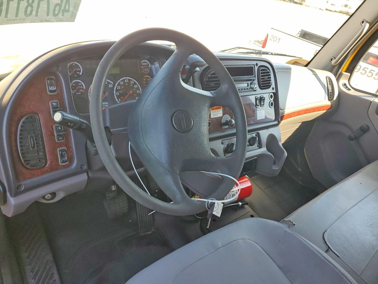 2013 Freightliner Business Class M2 BOX Truck