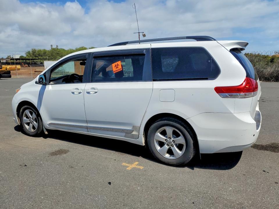 2014 Toyota Sienna le 8-passenger