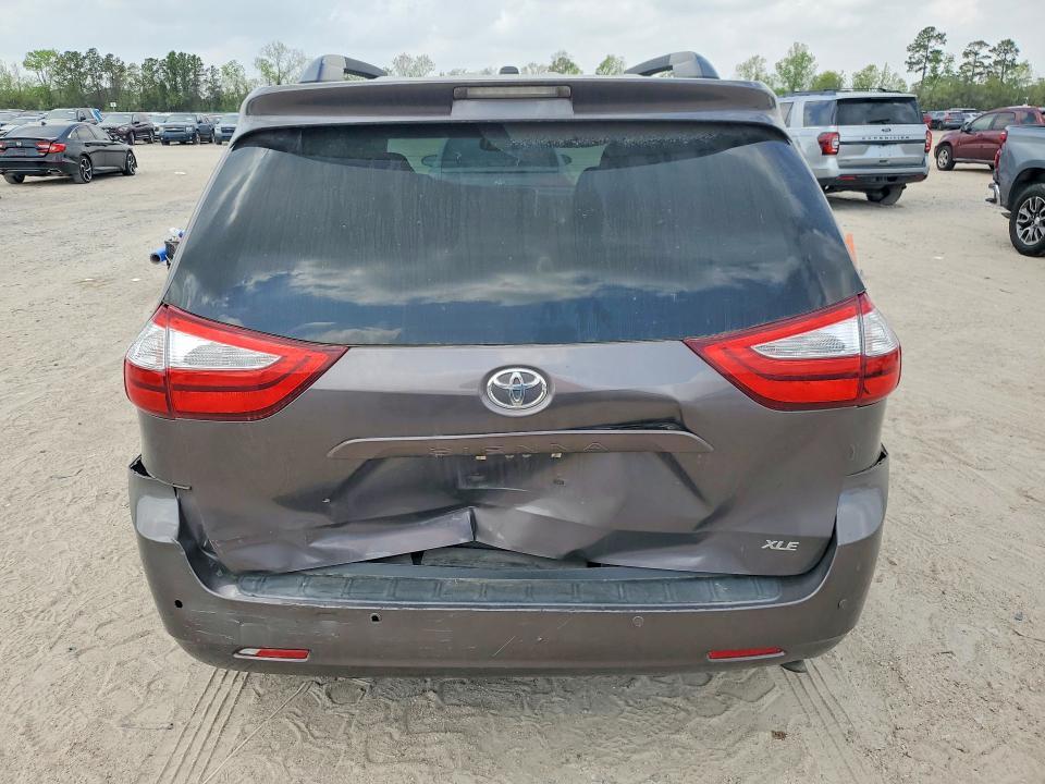 2016 Toyota Sienna xle Premium 8-passenger