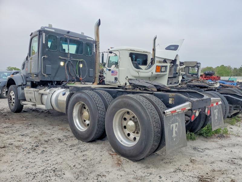 2023 Peterbilt 567 Semi Truck