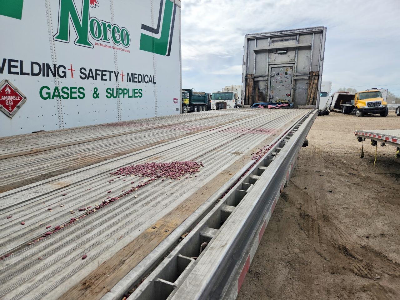 2006 Reitnouer Side Curtain Trailer