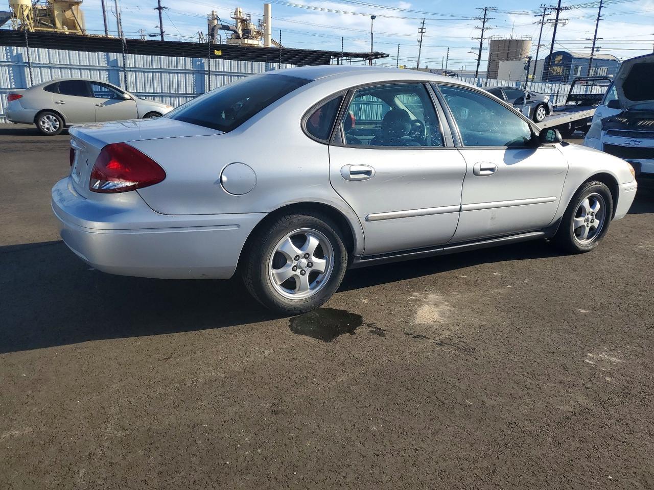 2005 Ford Taurus se