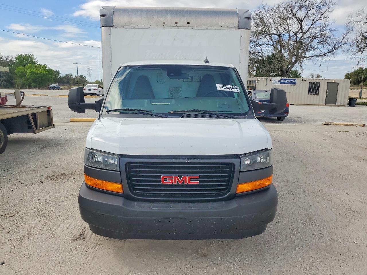 2022 GMC Savana BOX Truck