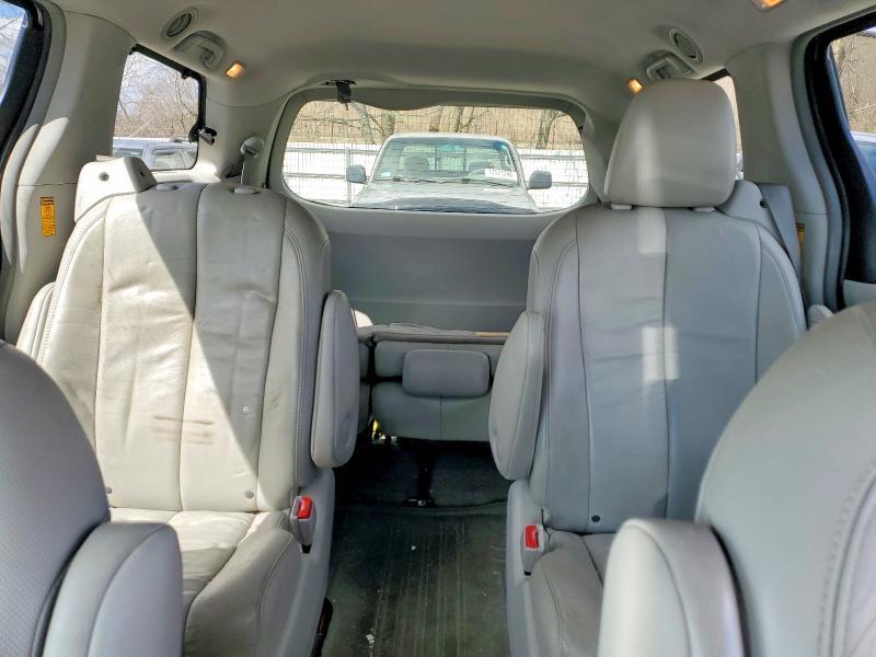 2013 Toyota Sienna xle 7-passenger