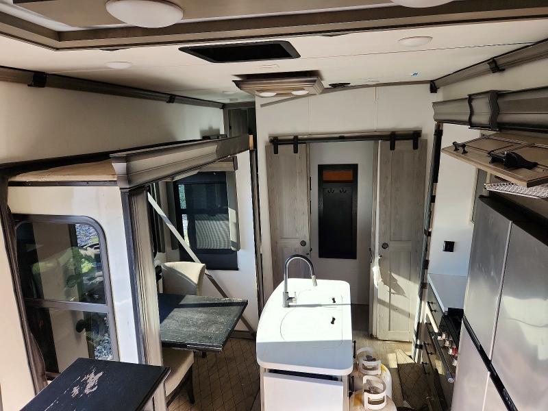 2022 Montana 2004 Keystone Montana Camper