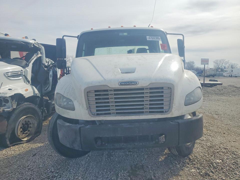 2014 Freigliner 2014 Freightliner Business Class M2 box Truck
