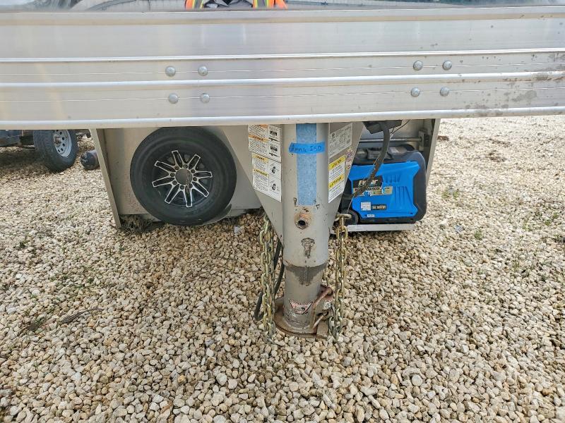 2018 Exxiss 2018 Universal Exiss Exhibitor 8028 Horse Trailer