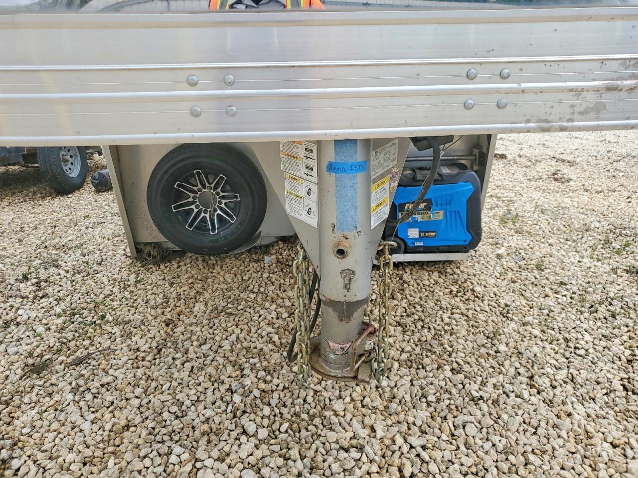 2018 Exxiss 2018 Universal Exiss Exhibitor 8028 Horse Trailer