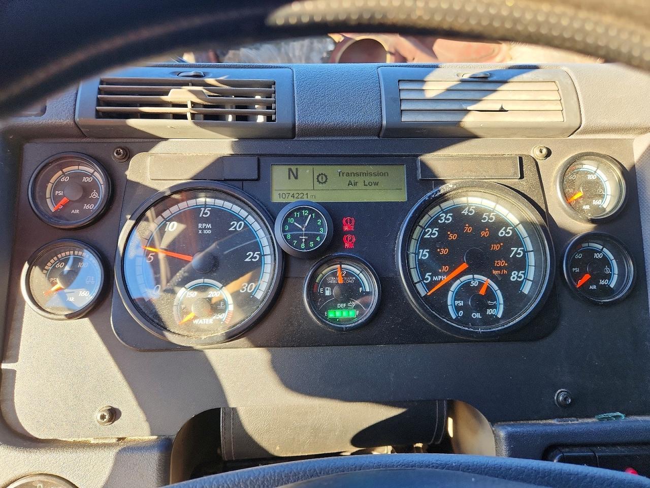 2017 Freigliner 2017 Freightliner Cascadia 125 Semi Truck