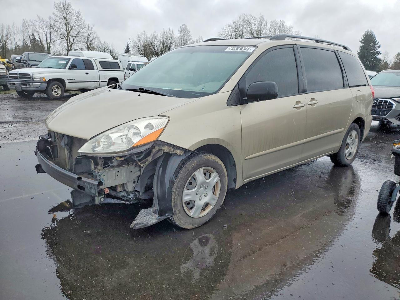 2010 Toyota Sienna ce 7-passenger