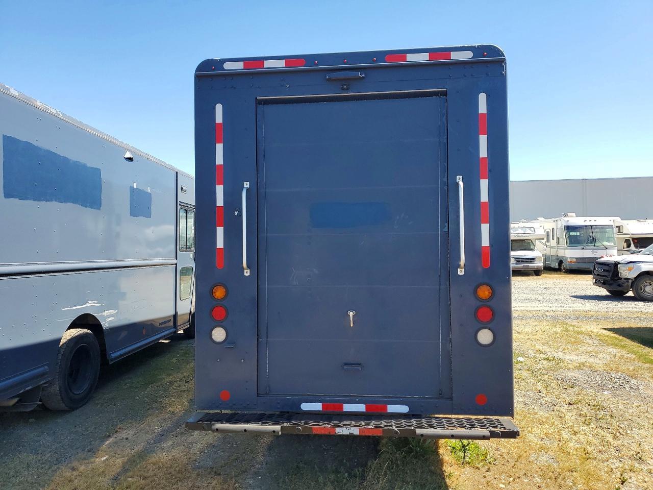 2020 Freightliner MT45G Chassis Delivery Truck
