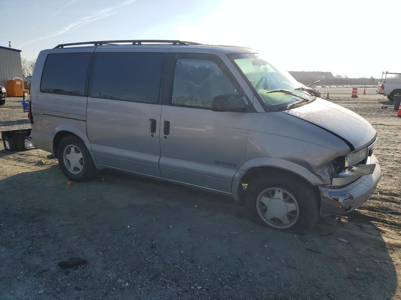 2000 GMC Safari XT