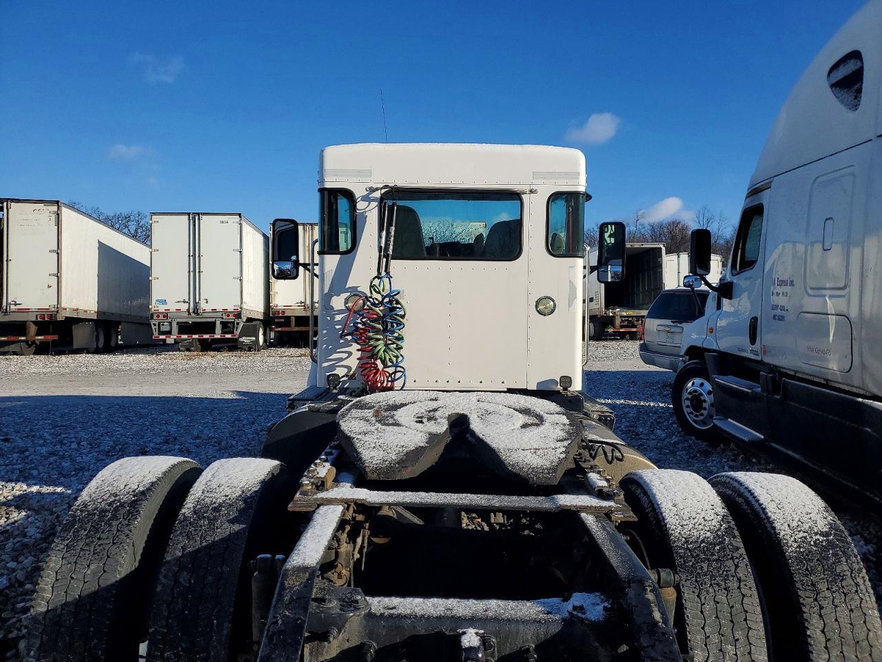 2016 Kenworth T370 Semi Truck