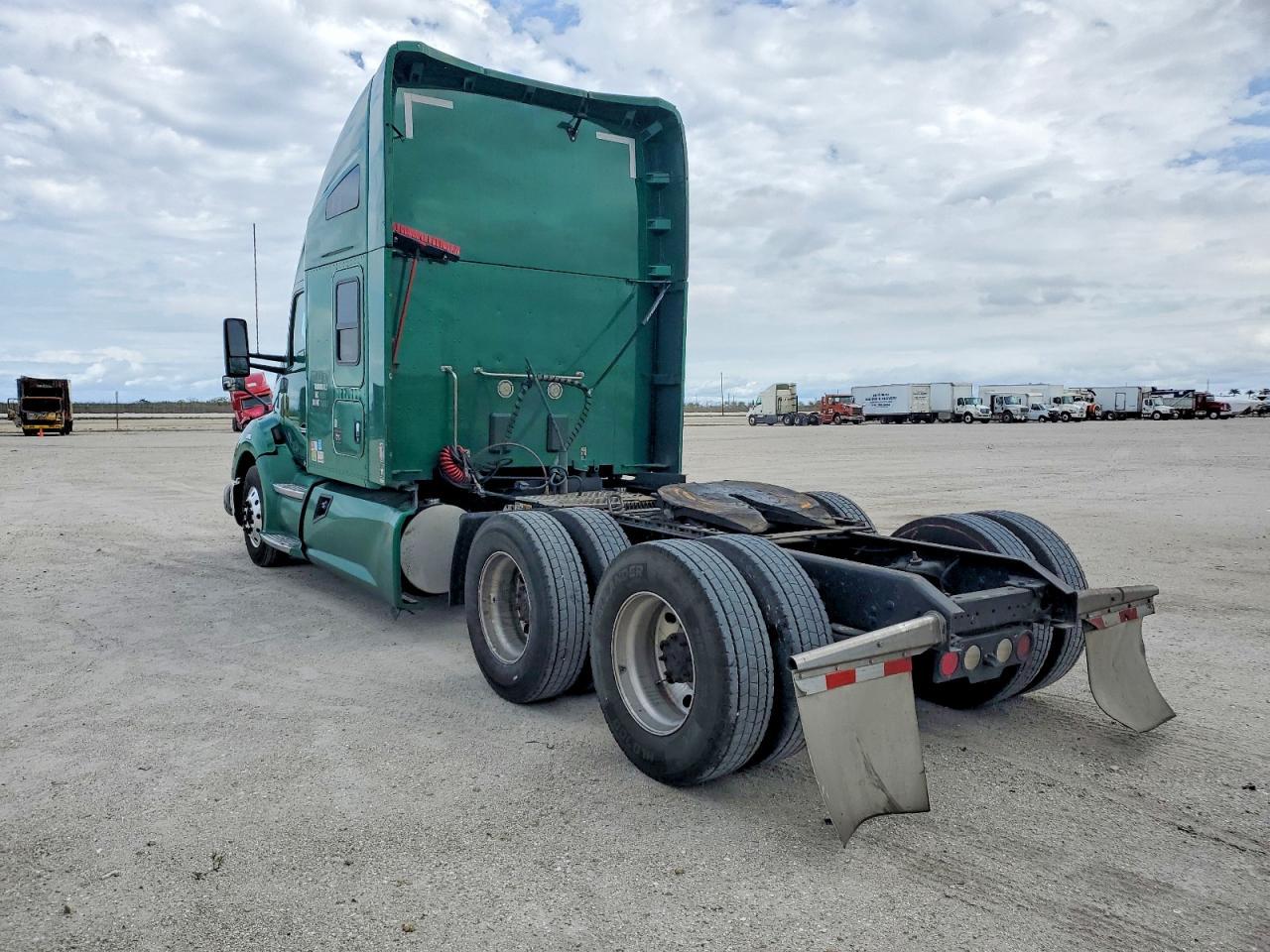 2019 Kenworth T680 Semi Truck