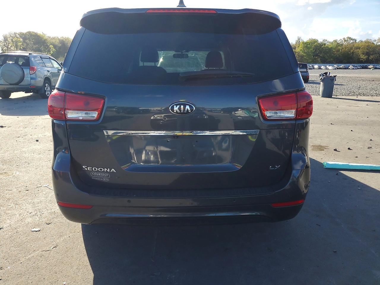 2018 KIA Sedona lx