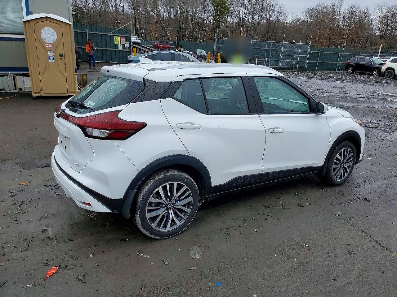 2023 Nissan Kicks sv