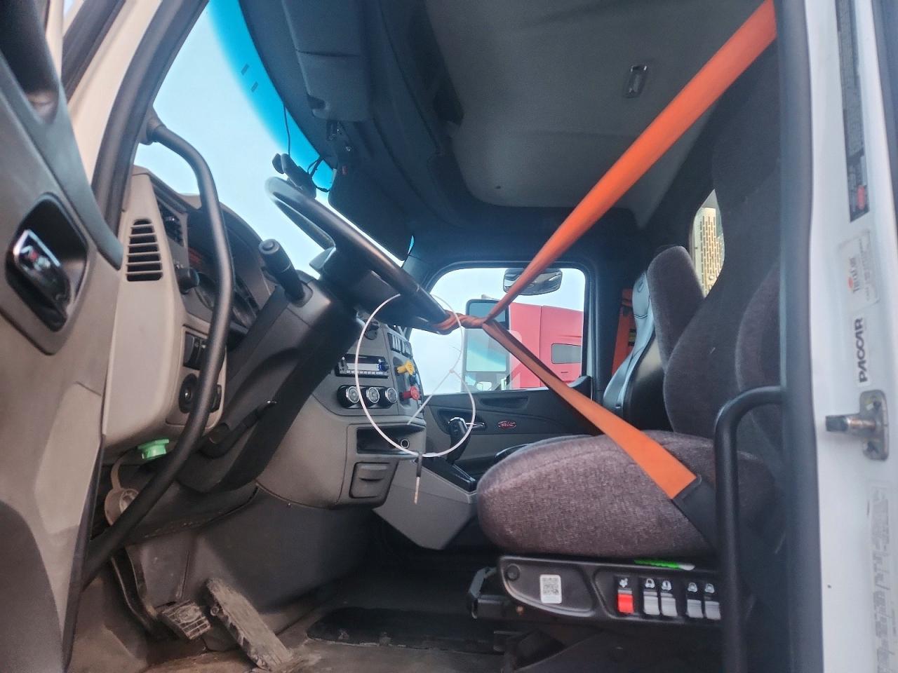 2017 Peterbilt 579 Semi Truck