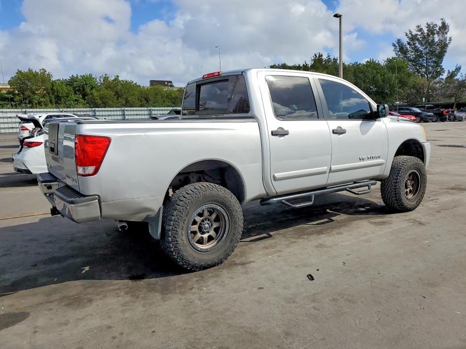 2010 Nissan Titan SE