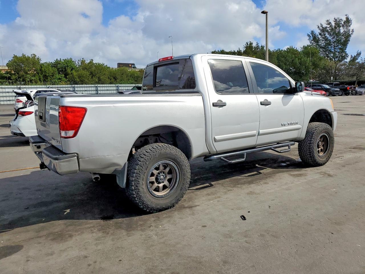 2010 Nissan Titan SE