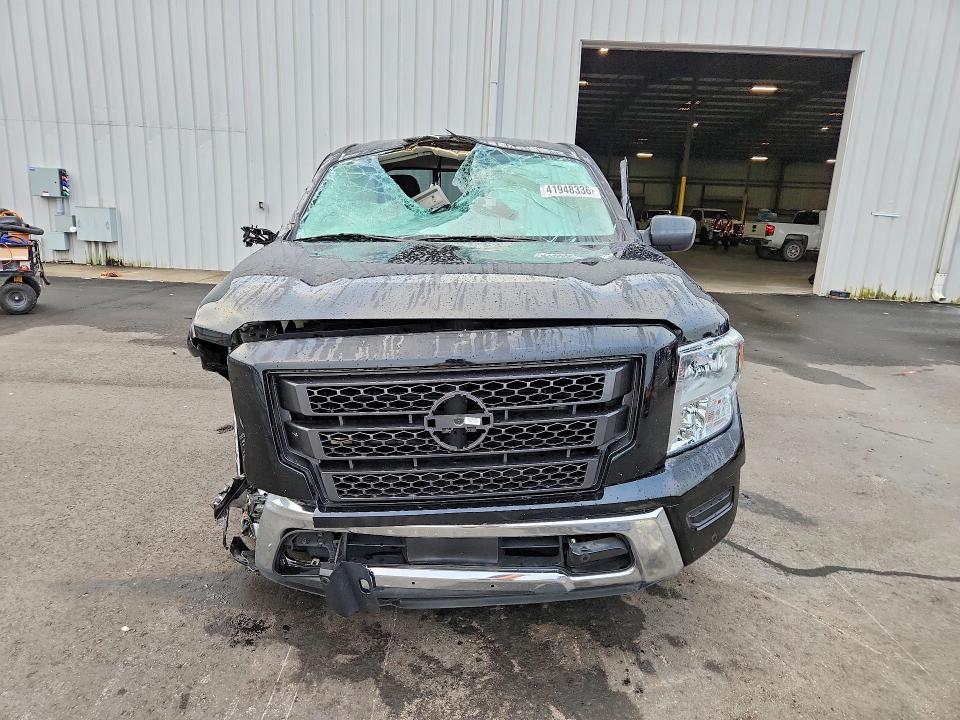 2023 Nissan Titan SV