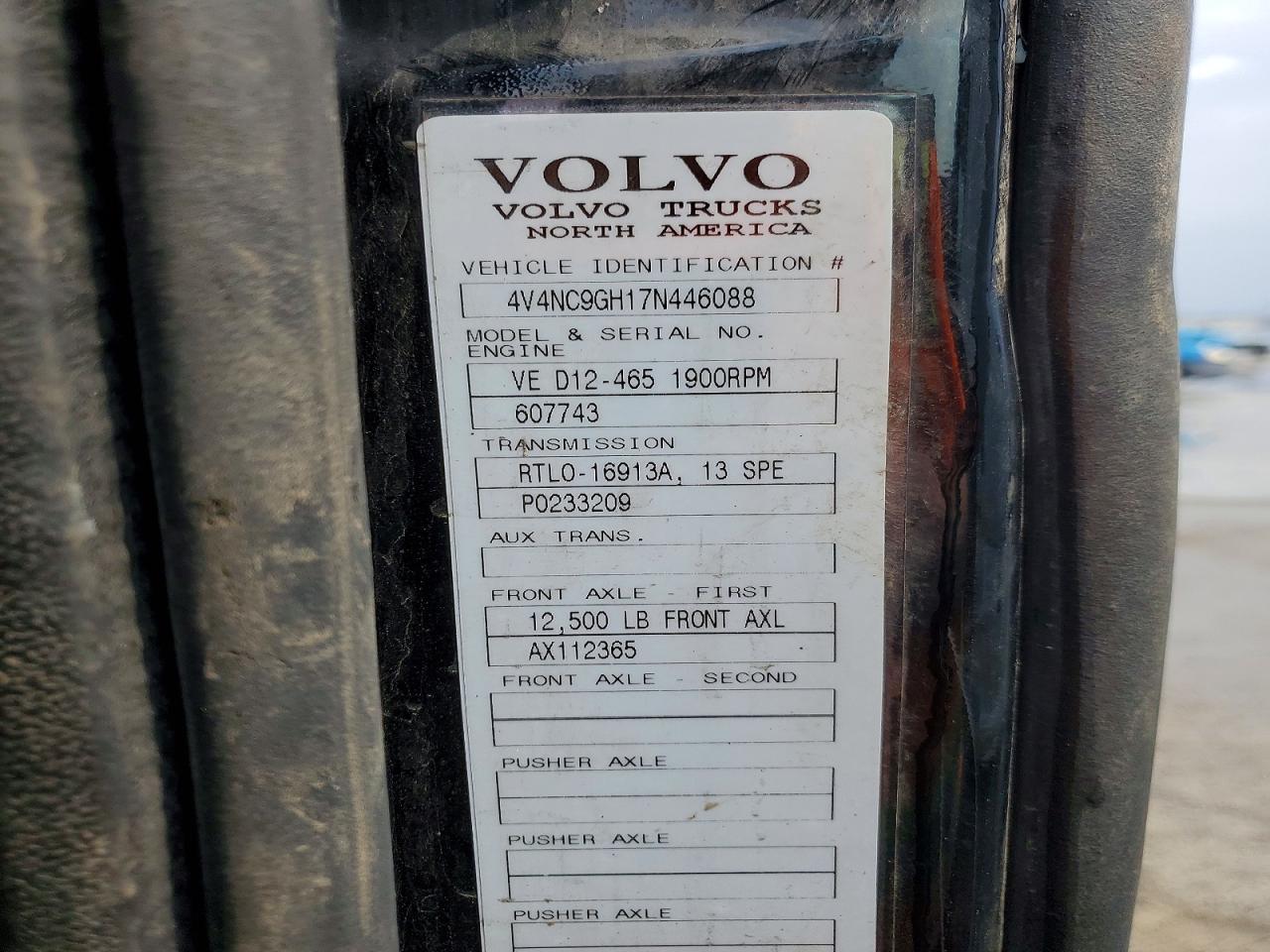 2007 Volvo VNL Semi Truck
